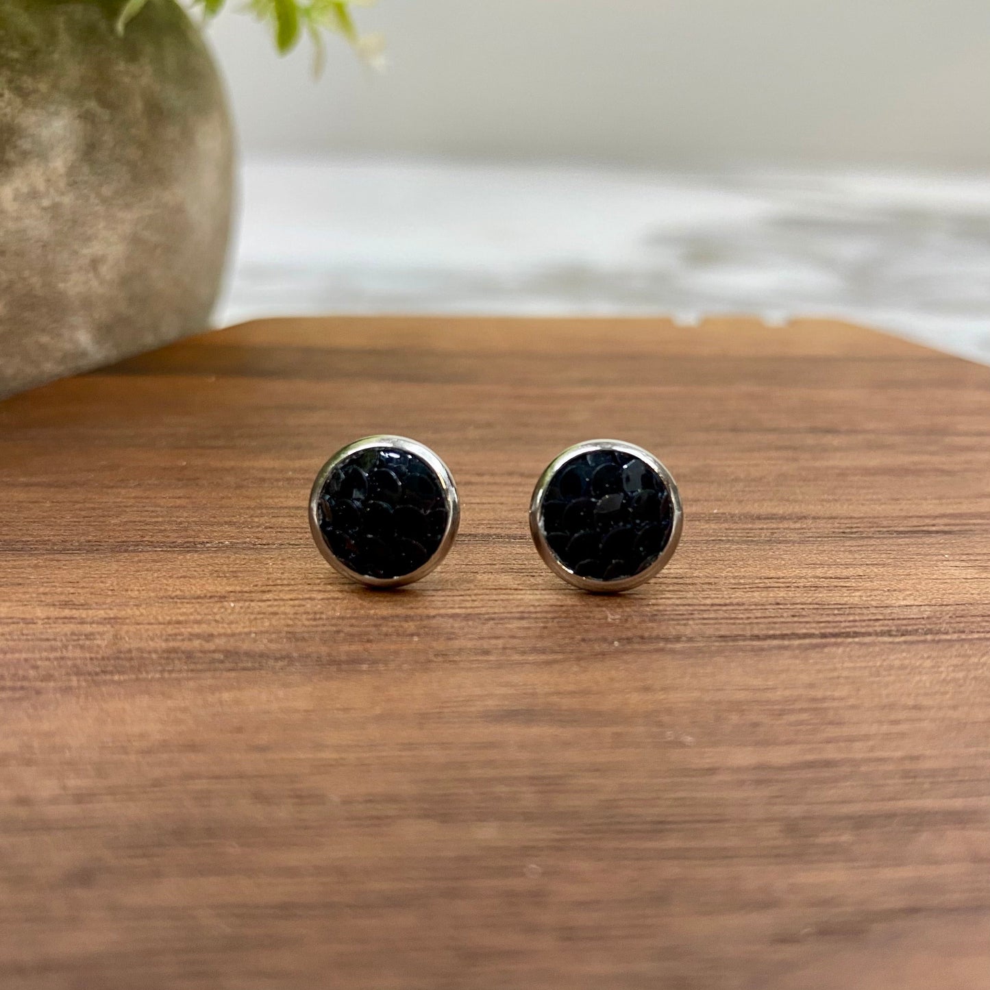 Druzy Stud Earrings - Mermaid 8mm - Black