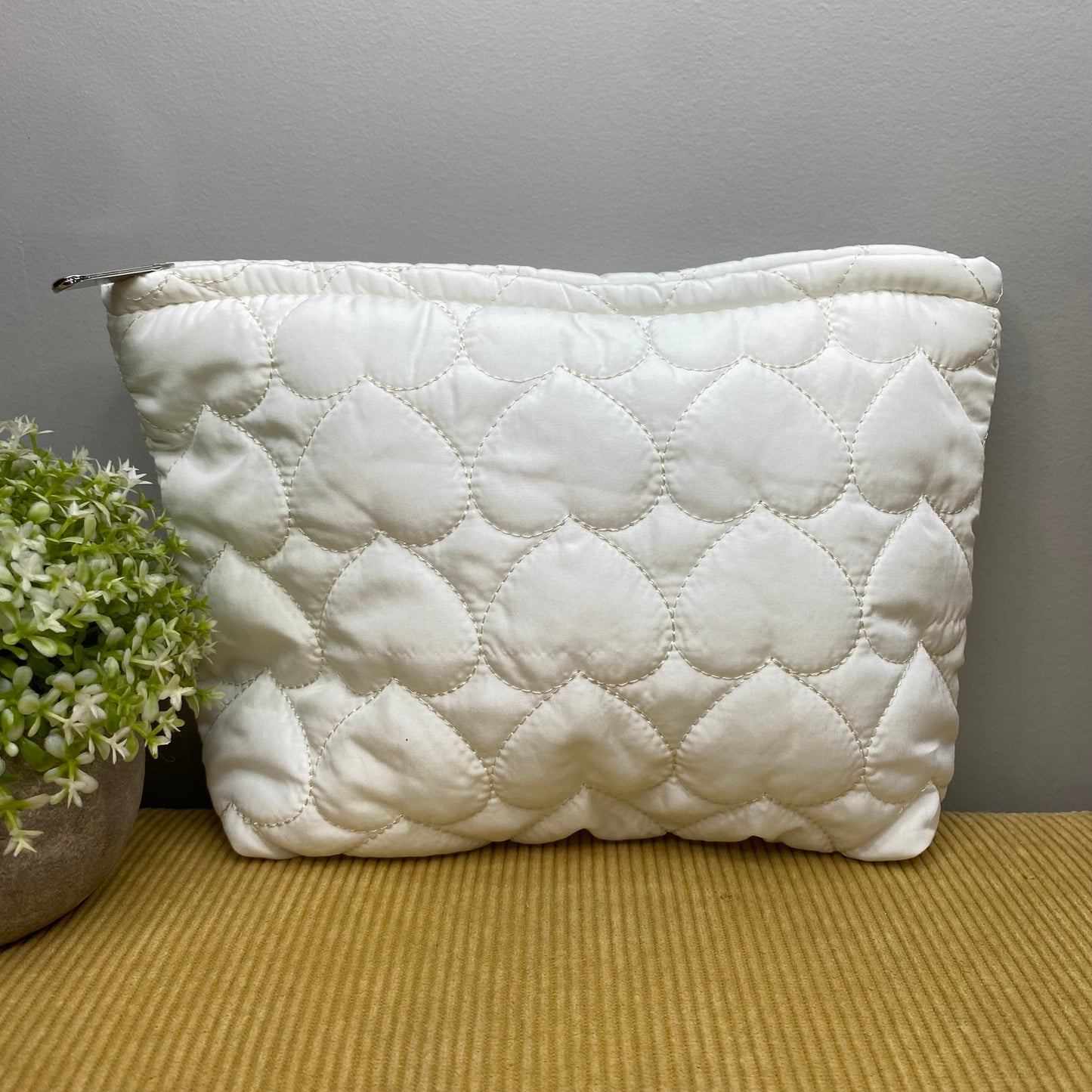 Puffer Pouch - Heart - Off White